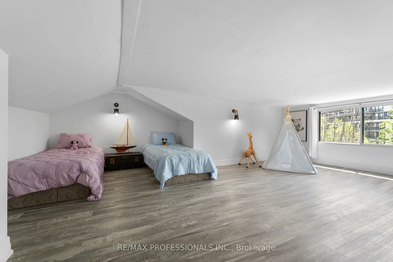 36, Gothic, High Park North, Toronto