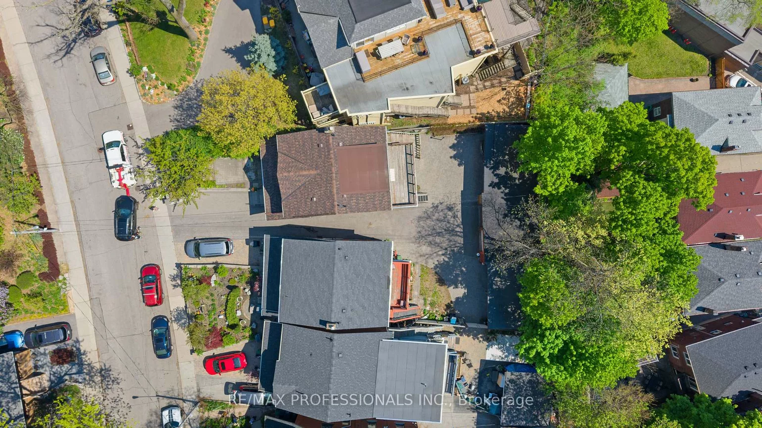 36, Gothic, High Park North, Toronto