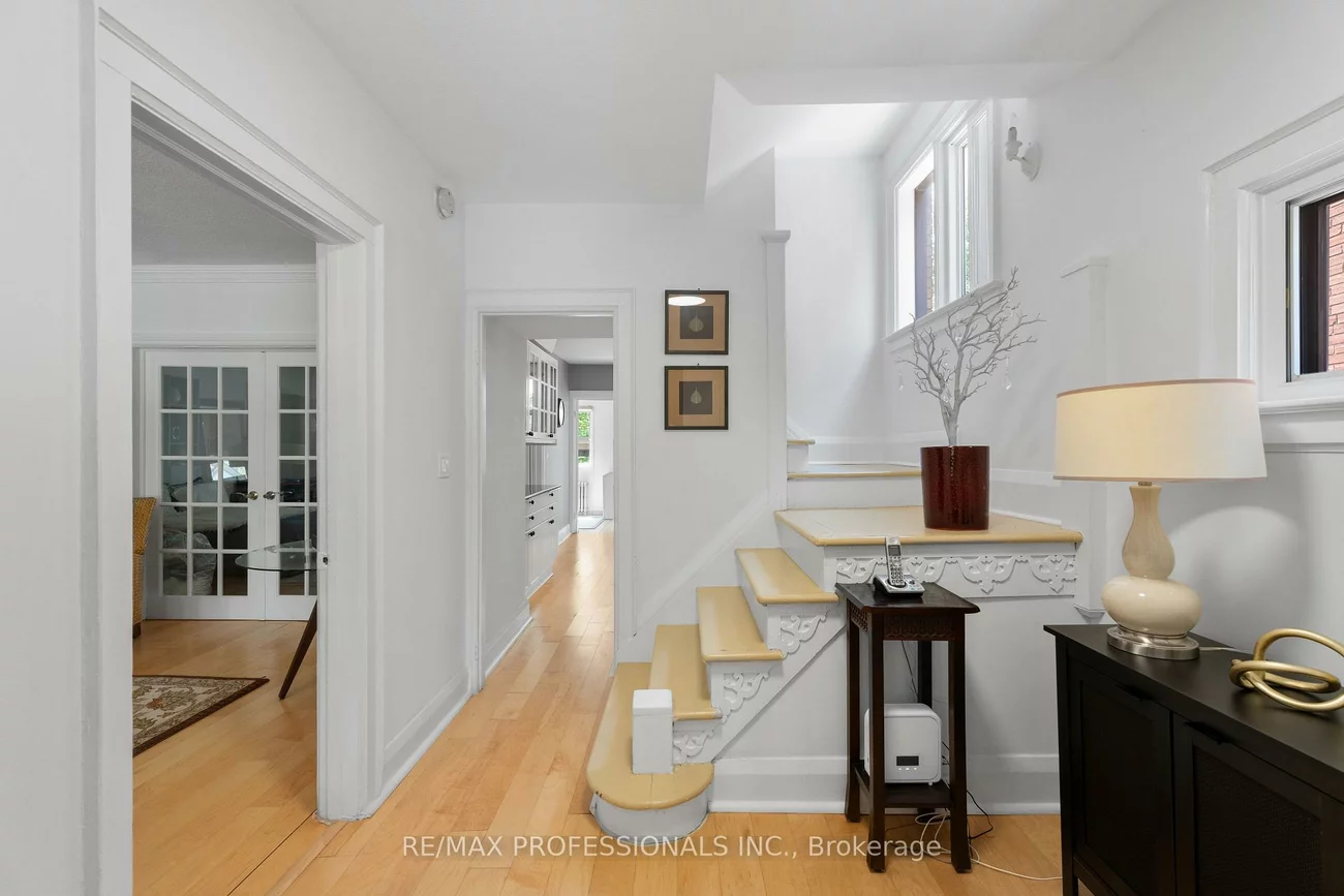 36, Gothic, High Park North, Toronto