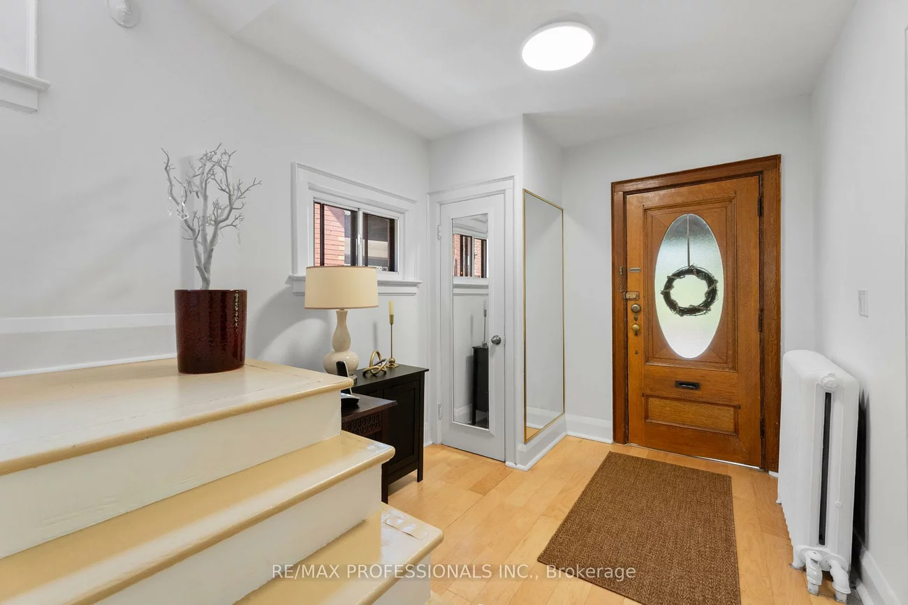 36, Gothic, High Park North, Toronto