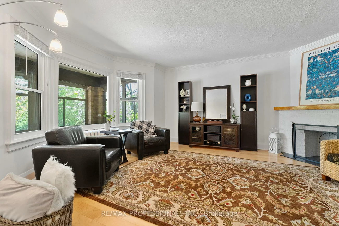 36, Gothic, High Park North, Toronto