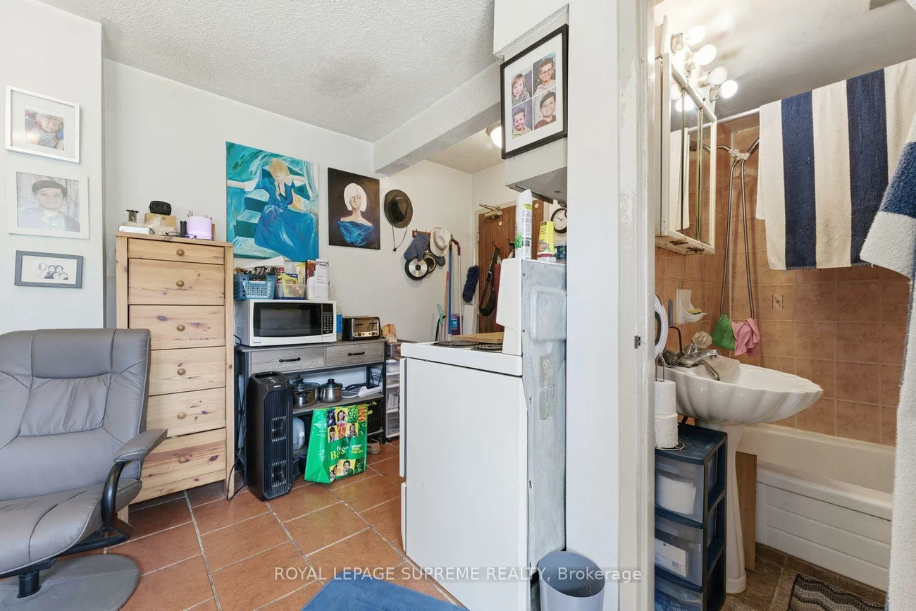 20, Maynard, South Parkdale, Toronto