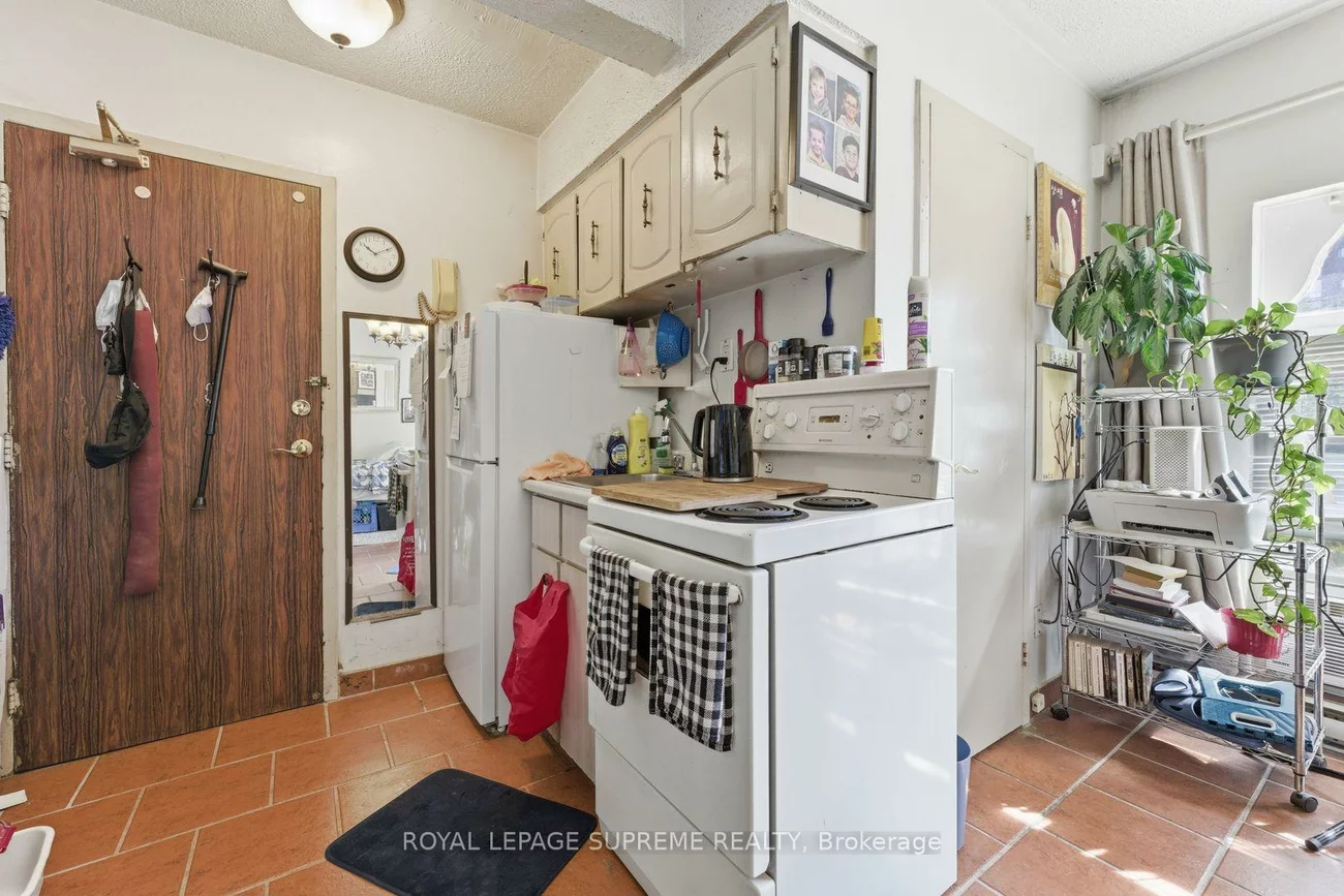 20, Maynard, South Parkdale, Toronto