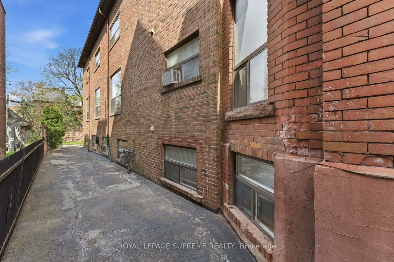 20, Maynard, South Parkdale, Toronto