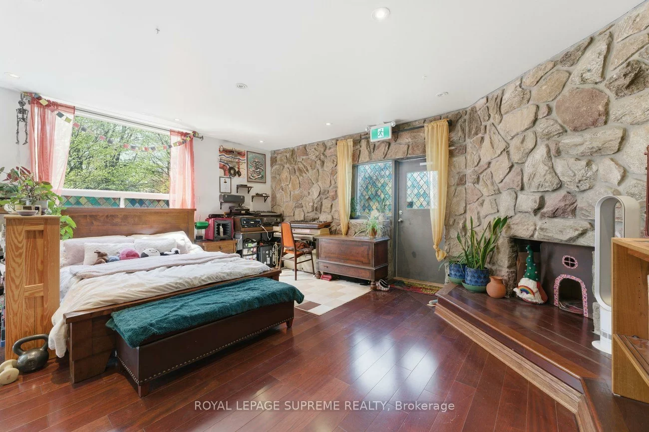 20, Maynard, South Parkdale, Toronto