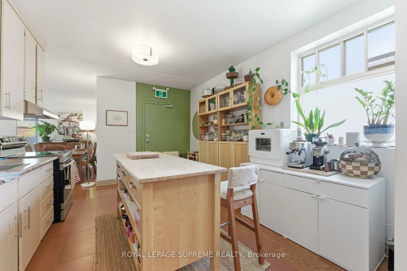 20, Maynard, South Parkdale, Toronto