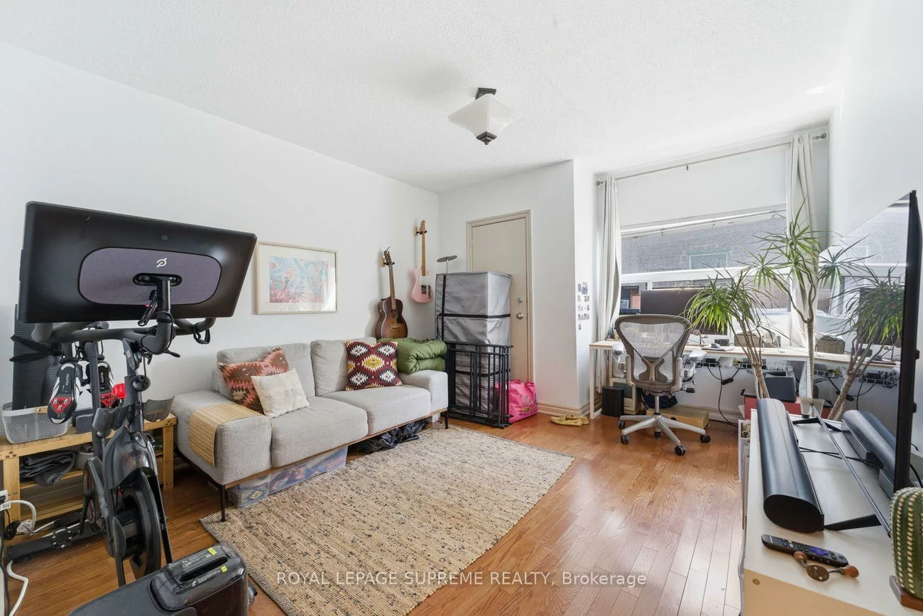 20, Maynard, South Parkdale, Toronto