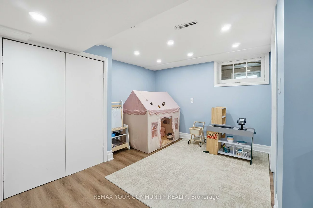 1445, Islington, Edenbridge-Humber Valley, Toronto