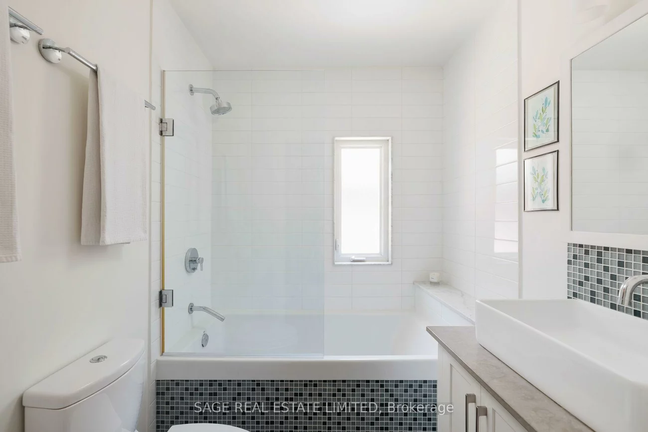 102, Humbervale, Stonegate-Queensway, Toronto
