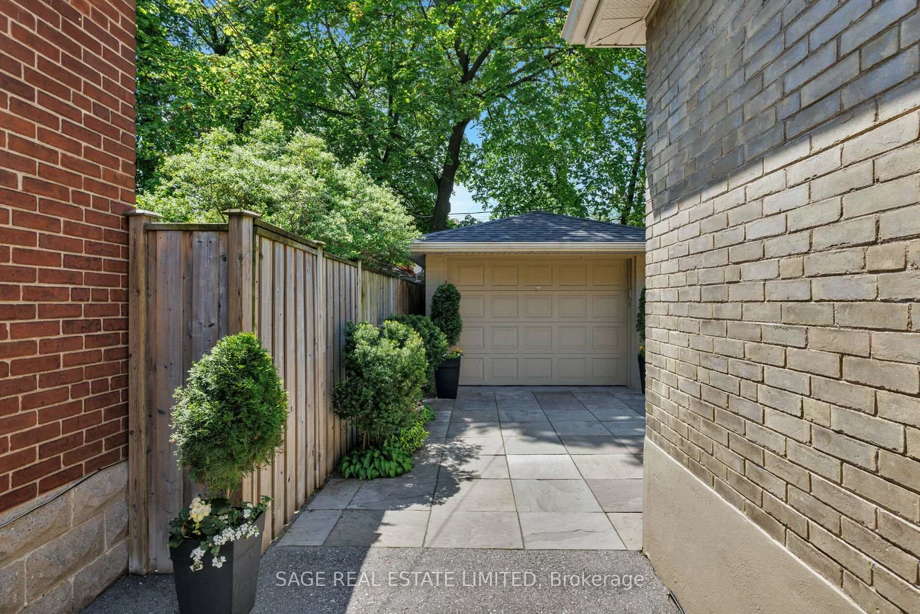 102, Humbervale, Stonegate-Queensway, Toronto