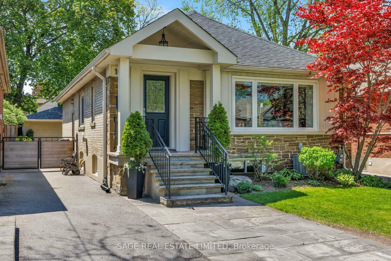 102, Humbervale, Stonegate-Queensway, Toronto