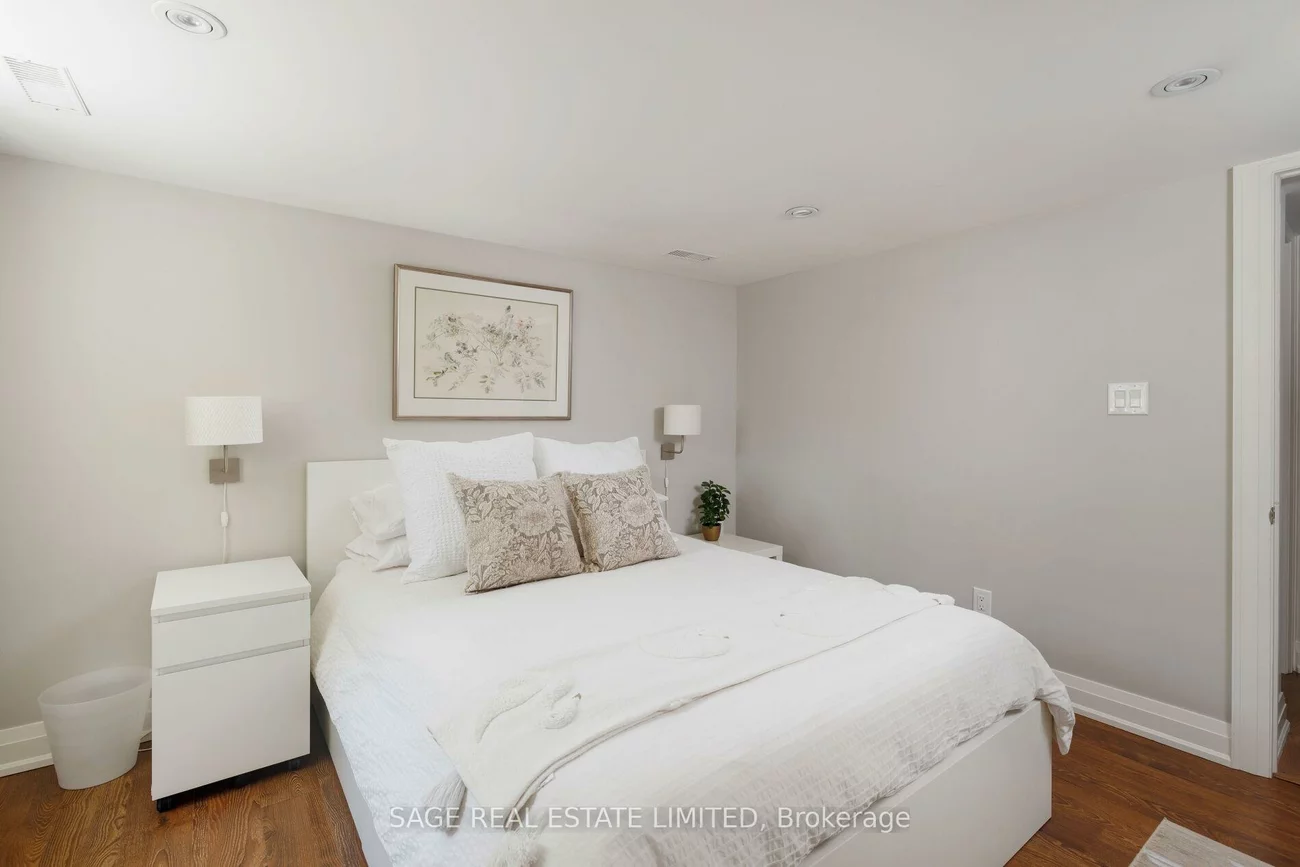 102, Humbervale, Stonegate-Queensway, Toronto