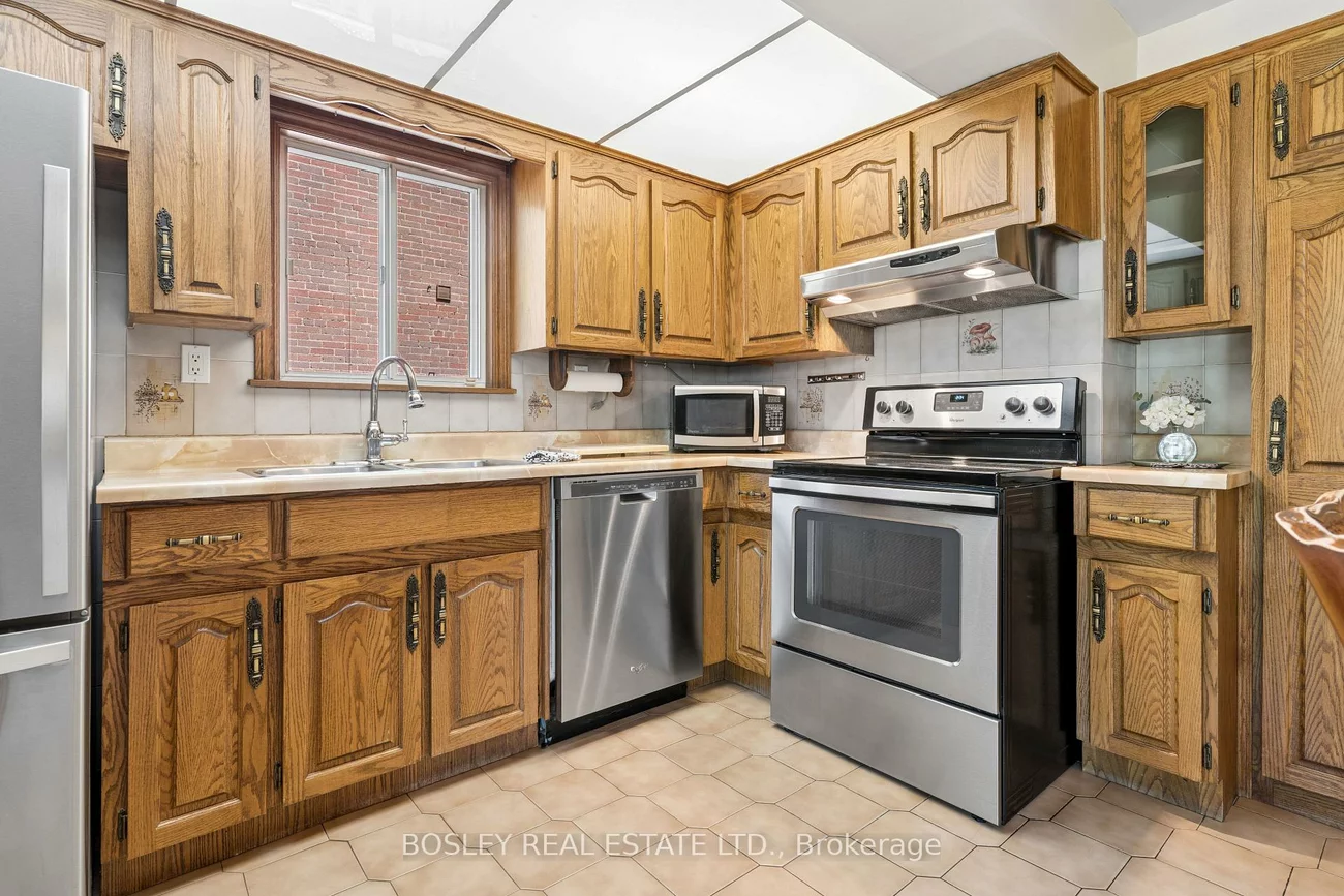 96, Macdonald, Weston, Toronto