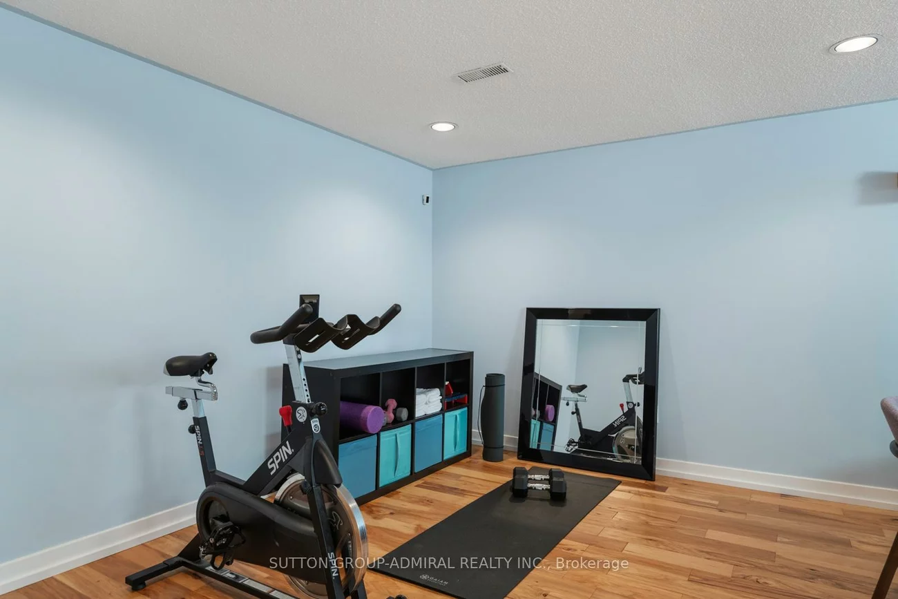 23, Groverdale, Etobicoke West Mall, Toronto