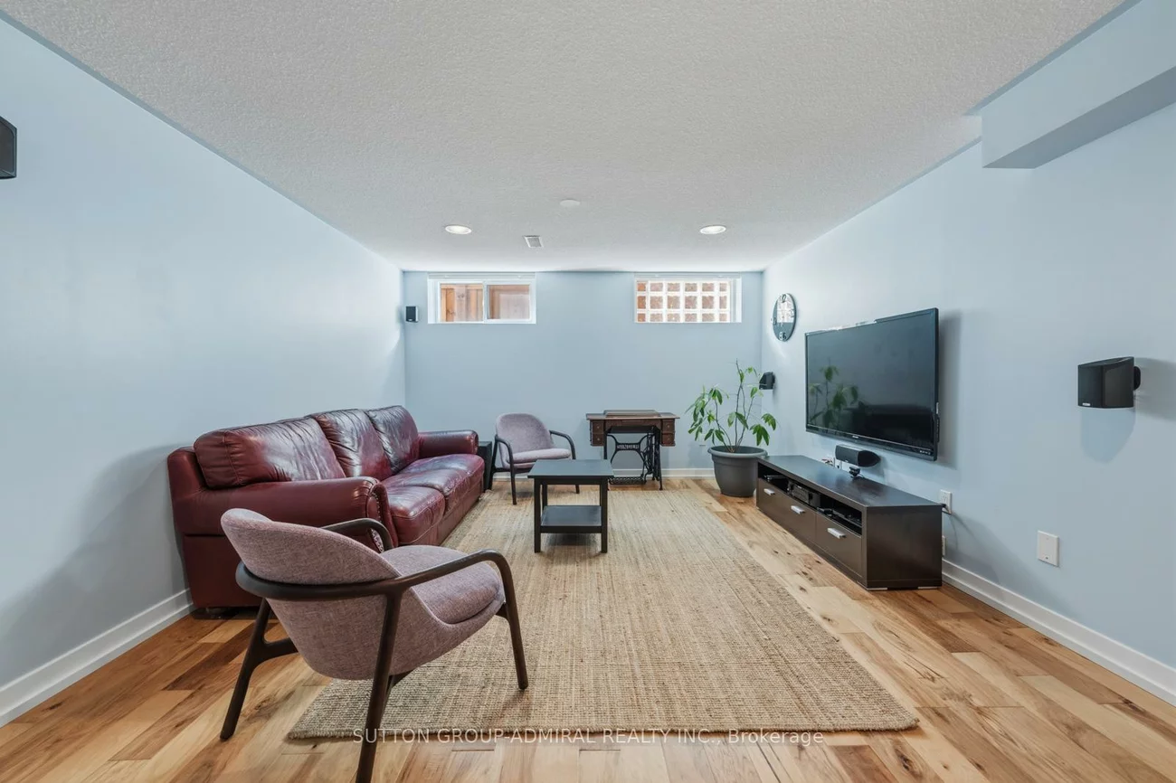 23, Groverdale, Etobicoke West Mall, Toronto