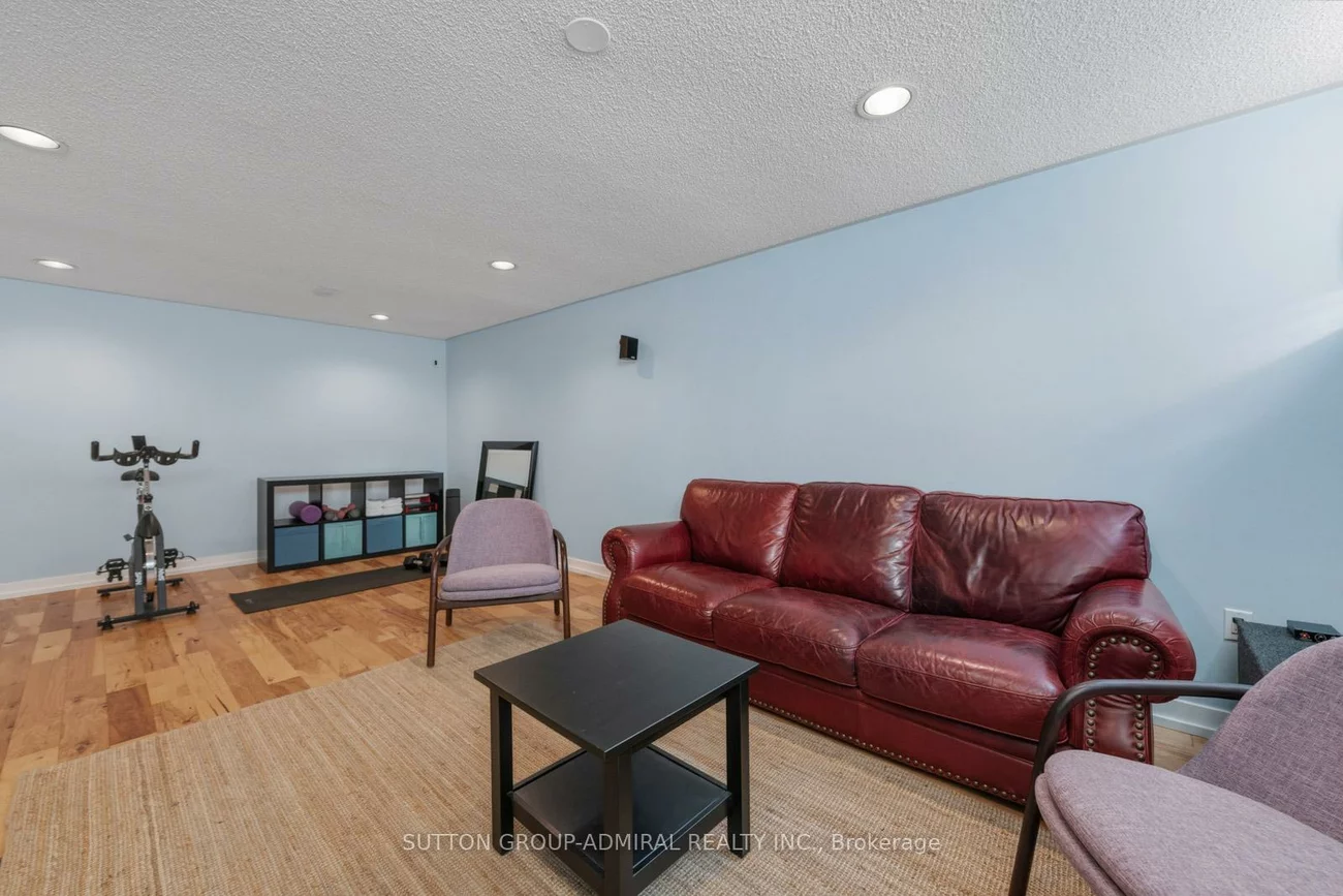 23, Groverdale, Etobicoke West Mall, Toronto
