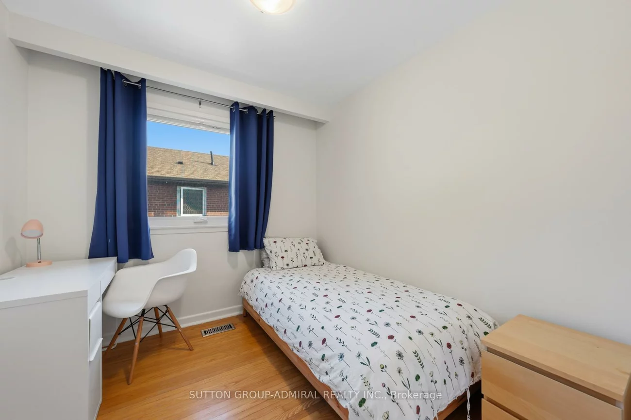 23, Groverdale, Etobicoke West Mall, Toronto