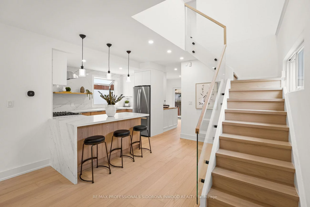2, Ostend, High Park-Swansea, Toronto