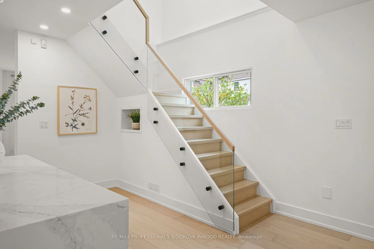 2, Ostend, High Park-Swansea, Toronto