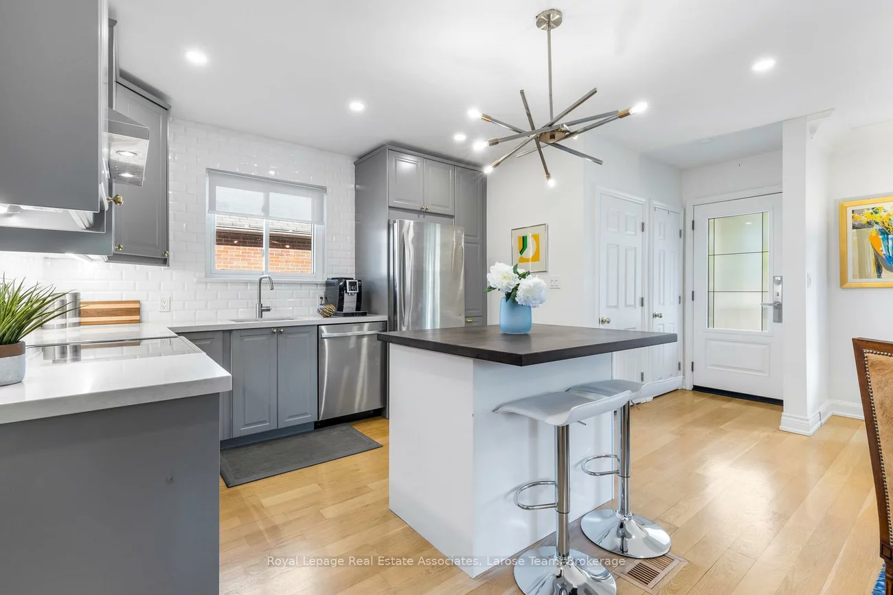10, Iris, Long Branch, Toronto