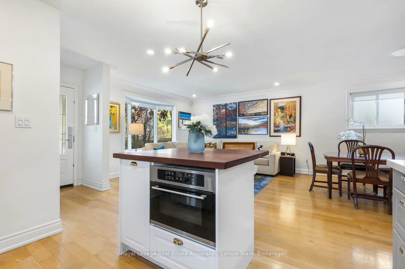 10, Iris, Long Branch, Toronto