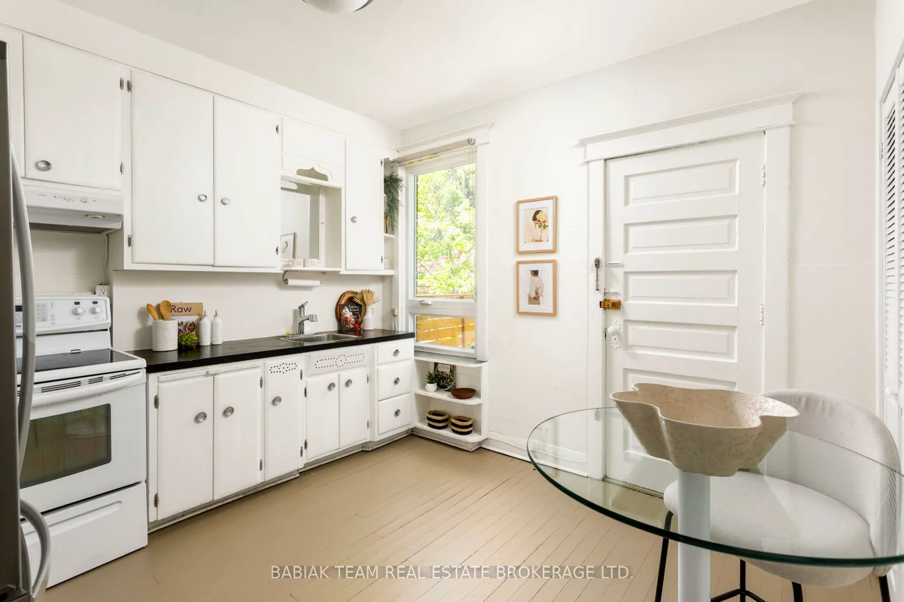 82, Howard Park, High Park-Swansea, Toronto