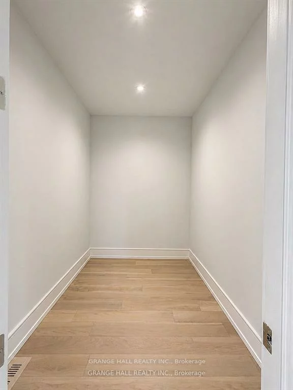 16, Barker, Thistletown-Beaumonde Heights, Toronto