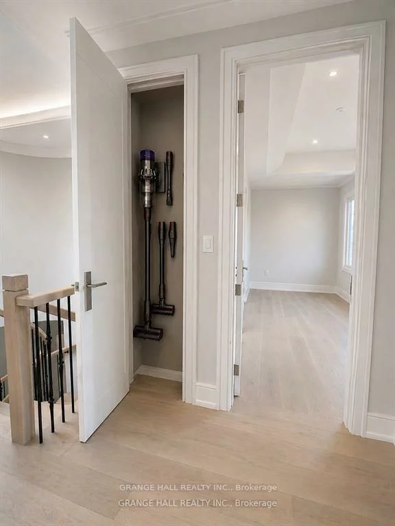 16, Barker, Thistletown-Beaumonde Heights, Toronto
