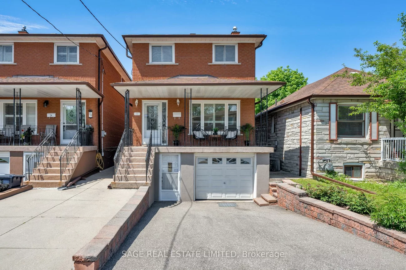 22, East, Rockcliffe-Smythe, Toronto