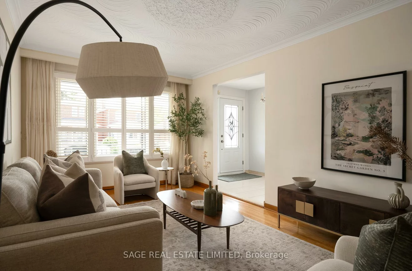 22, East, Rockcliffe-Smythe, Toronto
