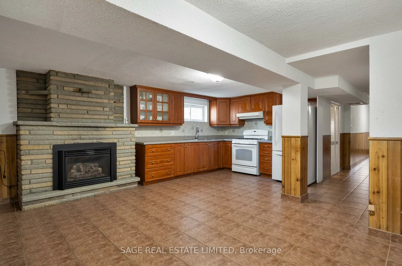 22, East, Rockcliffe-Smythe, Toronto