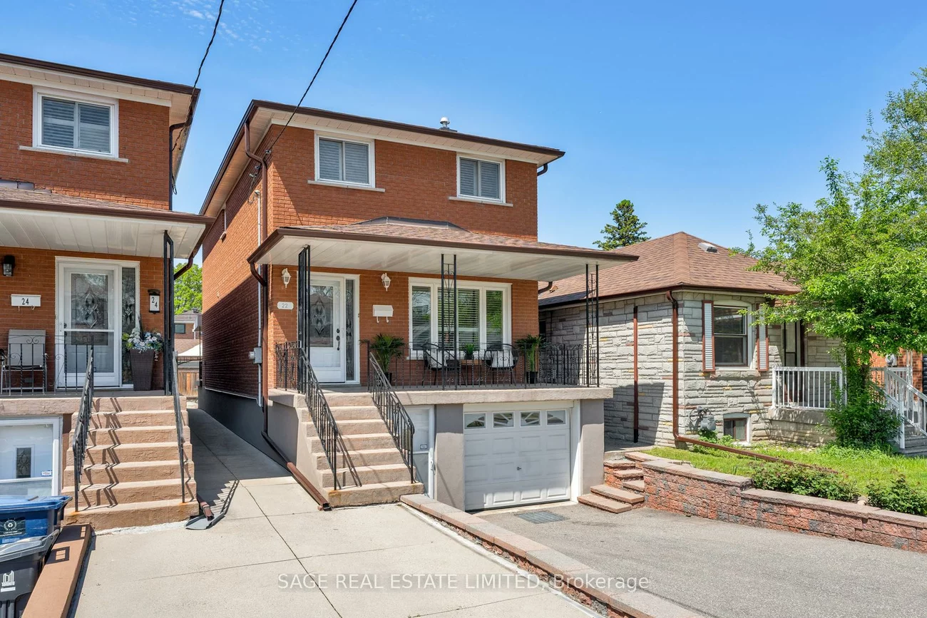 22, East, Rockcliffe-Smythe, Toronto
