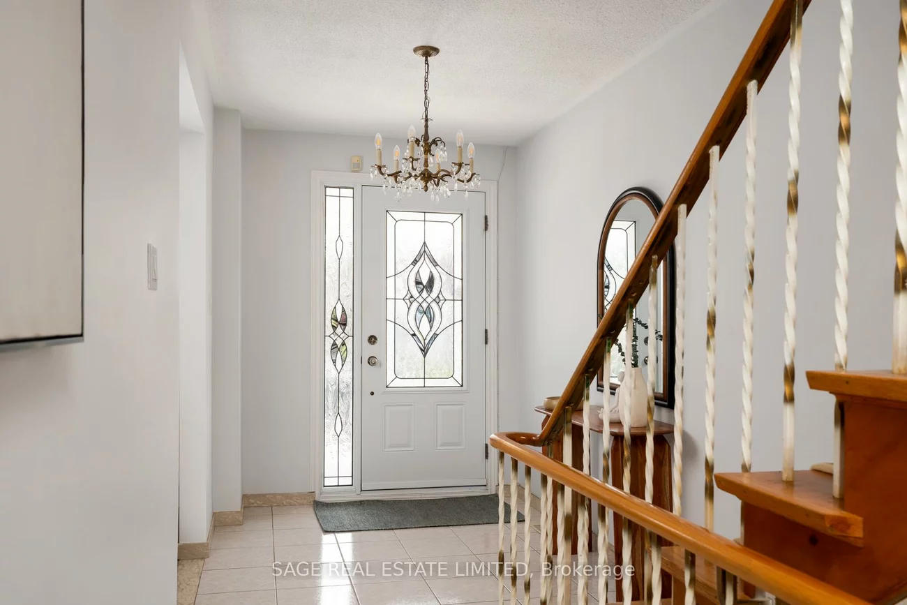 22, East, Rockcliffe-Smythe, Toronto