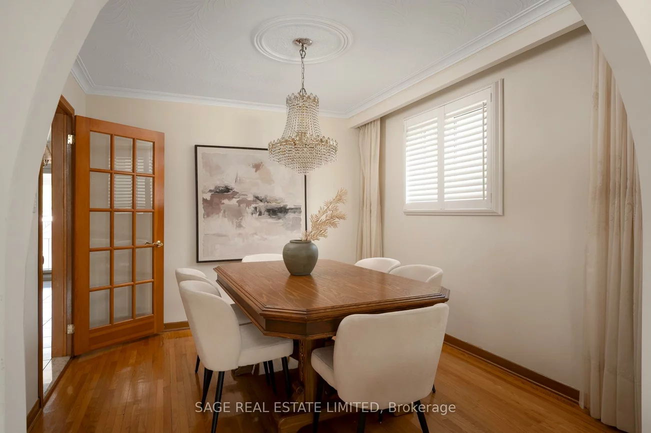 22, East, Rockcliffe-Smythe, Toronto