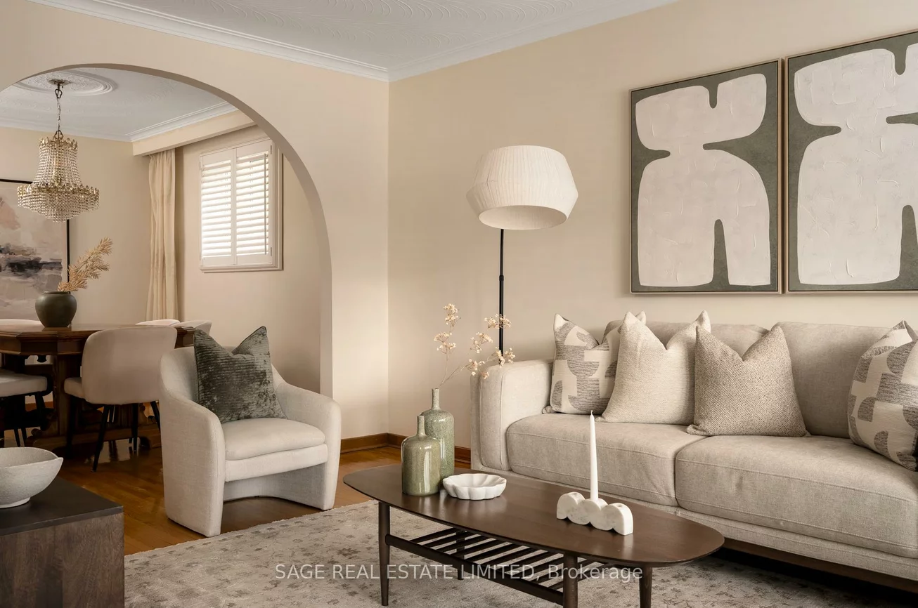 22, East, Rockcliffe-Smythe, Toronto