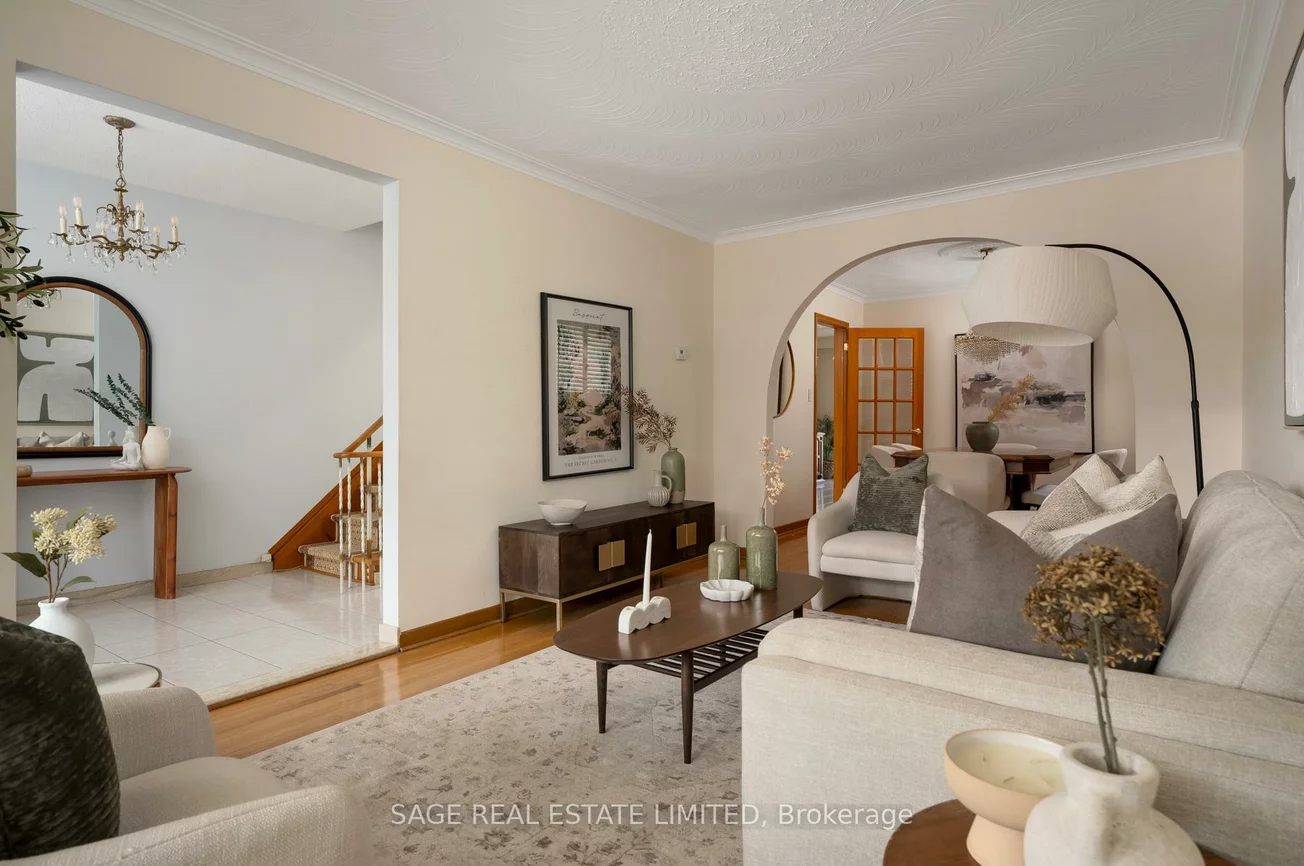 22, East, Rockcliffe-Smythe, Toronto