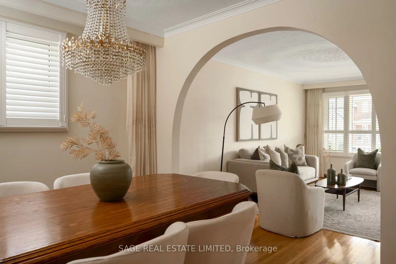 22, East, Rockcliffe-Smythe, Toronto