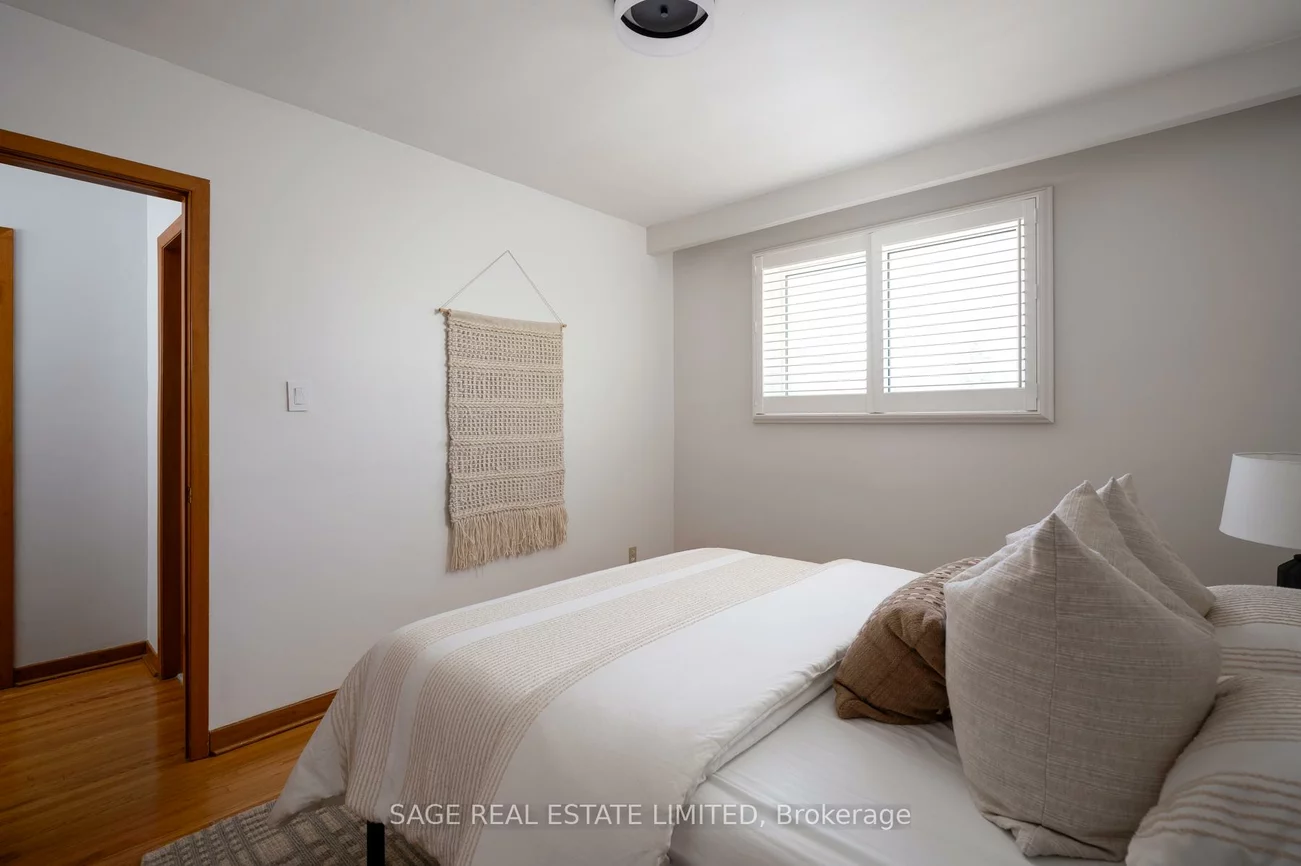 22, East, Rockcliffe-Smythe, Toronto