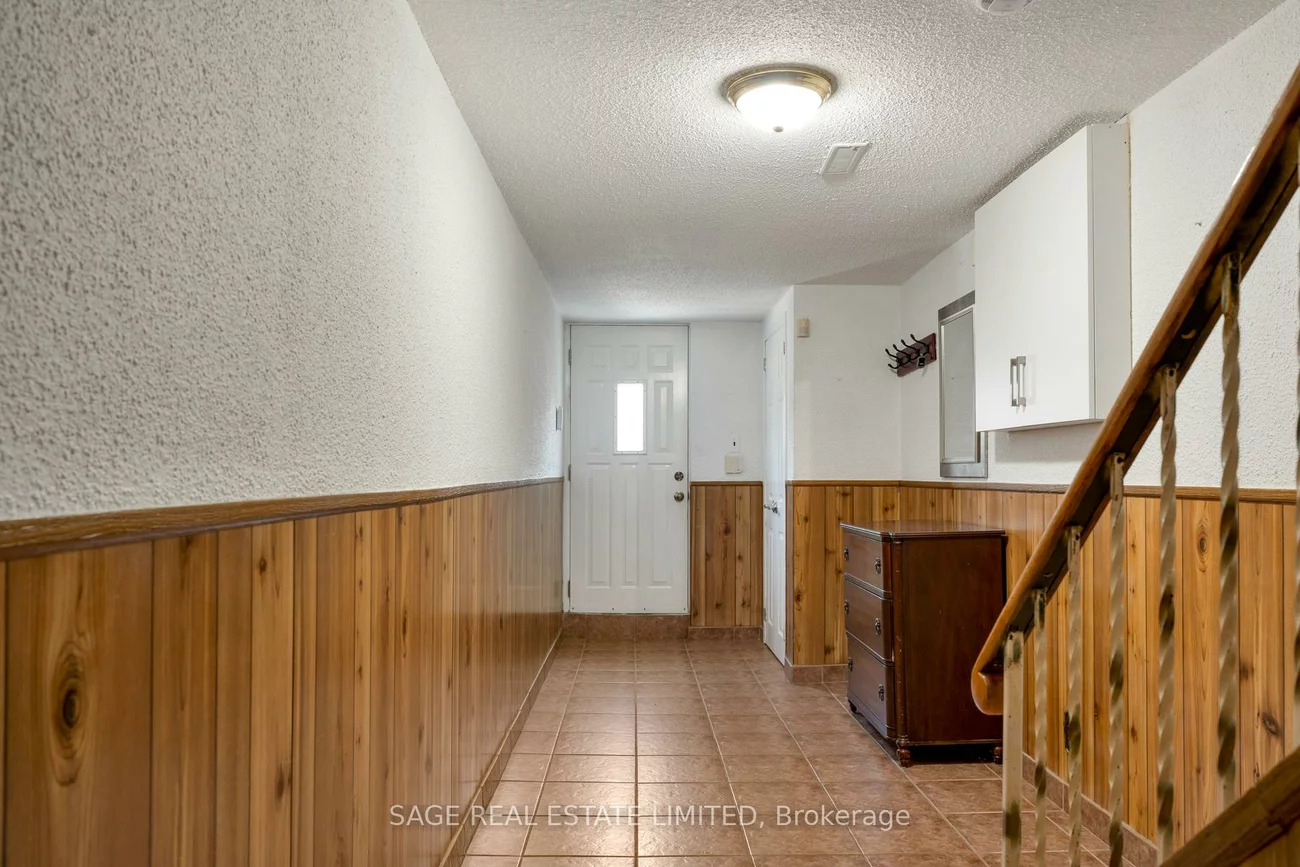 22, East, Rockcliffe-Smythe, Toronto
