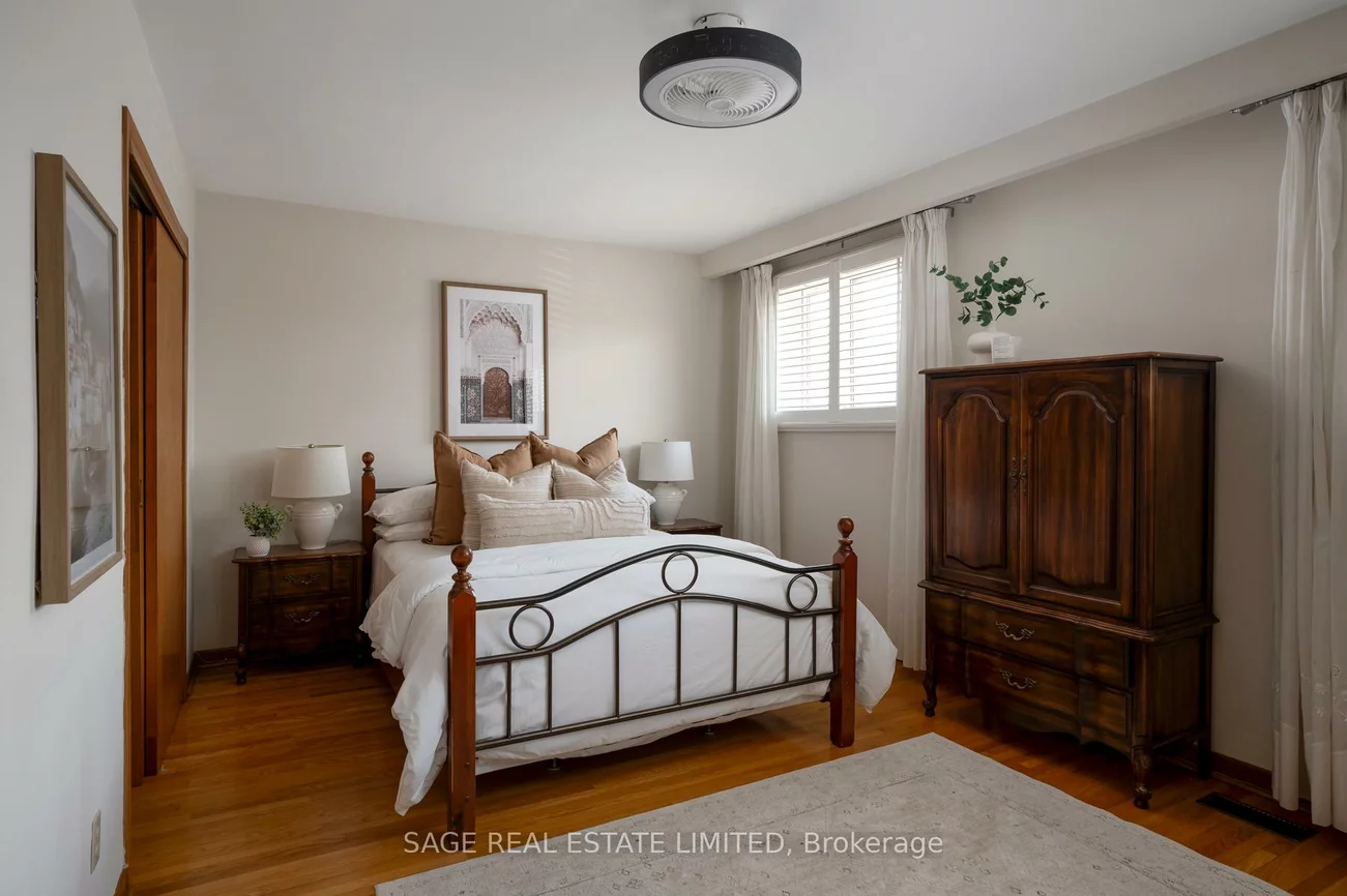 22, East, Rockcliffe-Smythe, Toronto