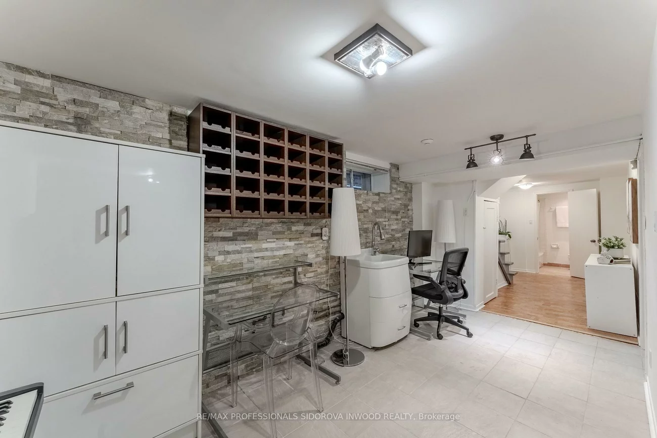 260, Indian, High Park-Swansea, Toronto