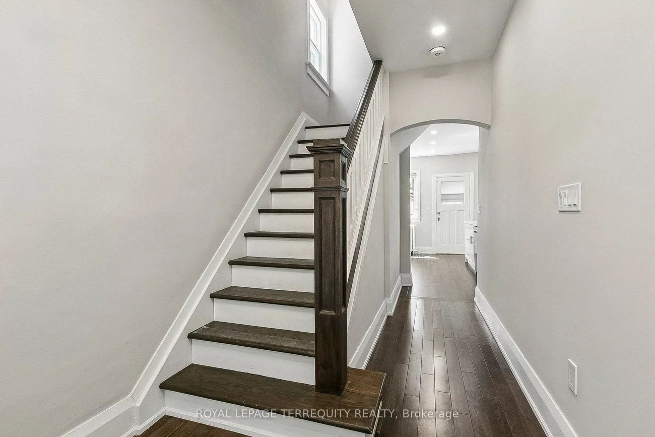 407, Annette, Runnymede-Bloor West Village, Toronto