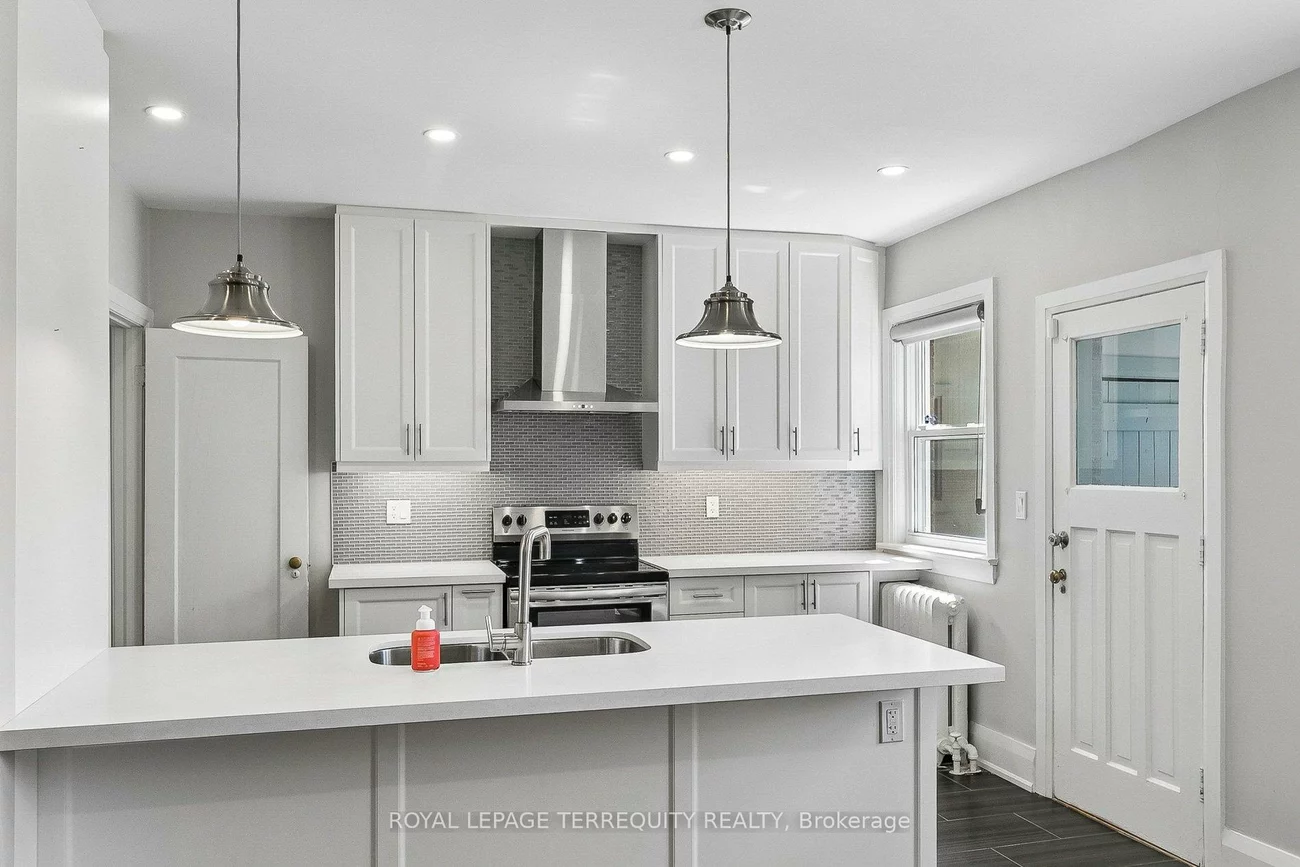 407, Annette, Runnymede-Bloor West Village, Toronto