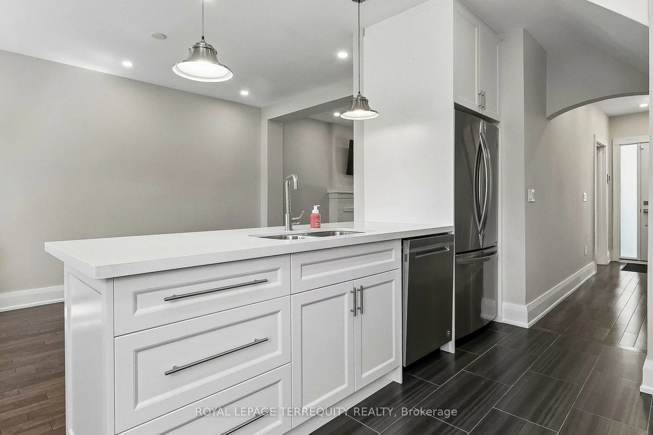 407, Annette, Runnymede-Bloor West Village, Toronto