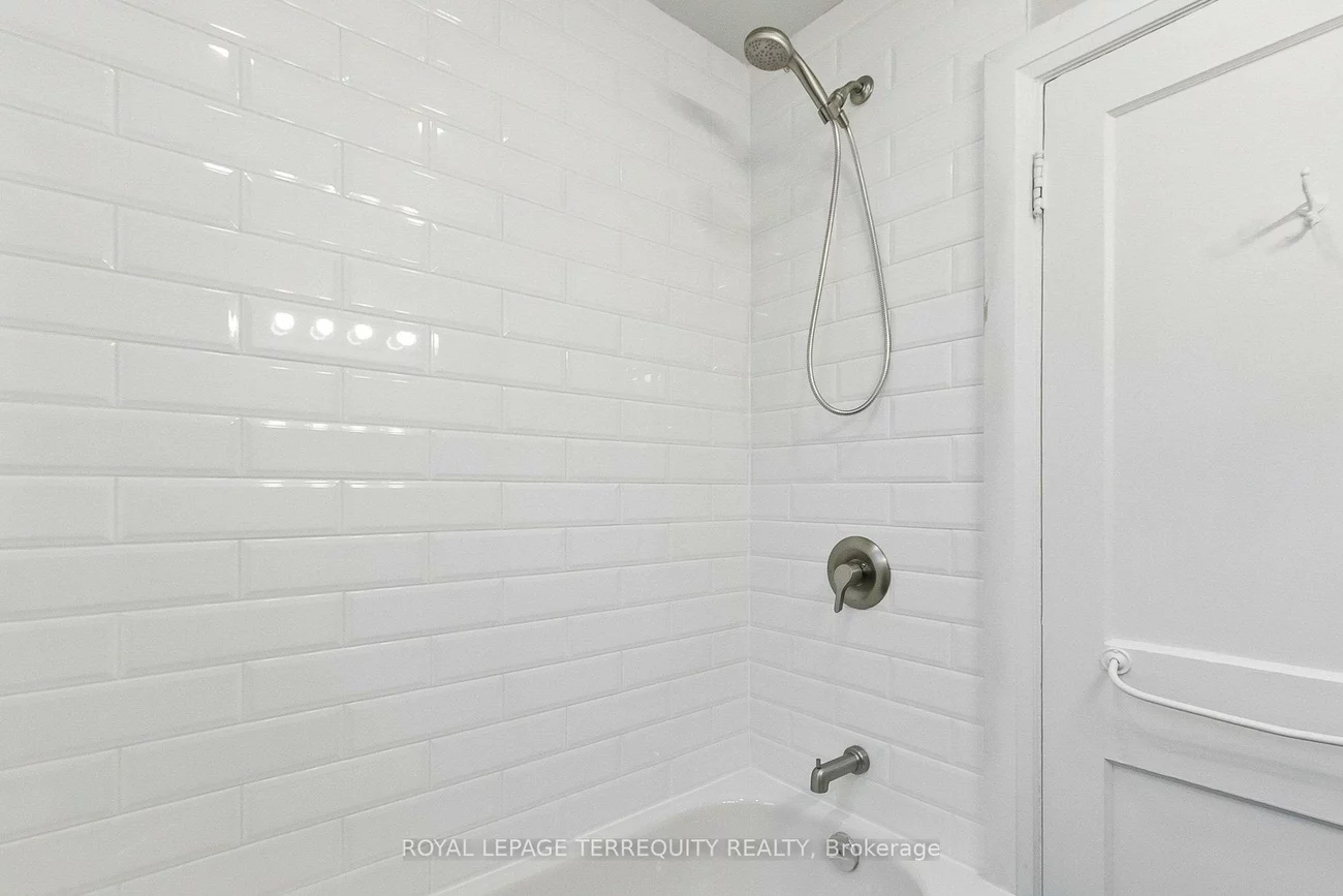 407, Annette, Runnymede-Bloor West Village, Toronto