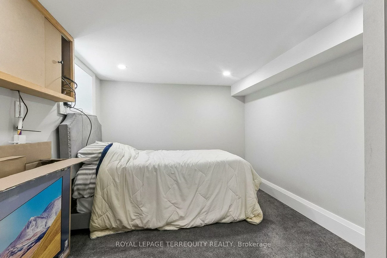 407, Annette, Runnymede-Bloor West Village, Toronto