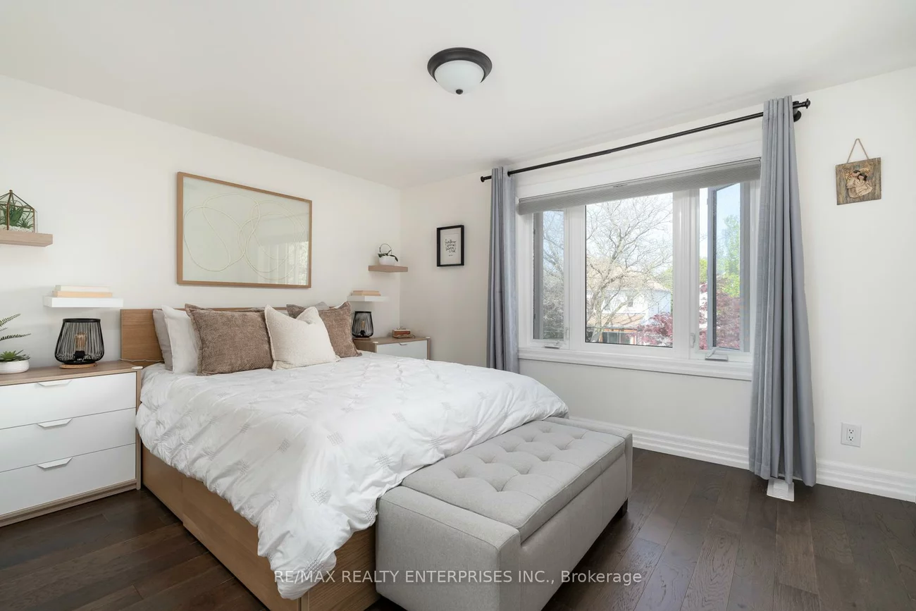 52, Fifth, New Toronto, Toronto
