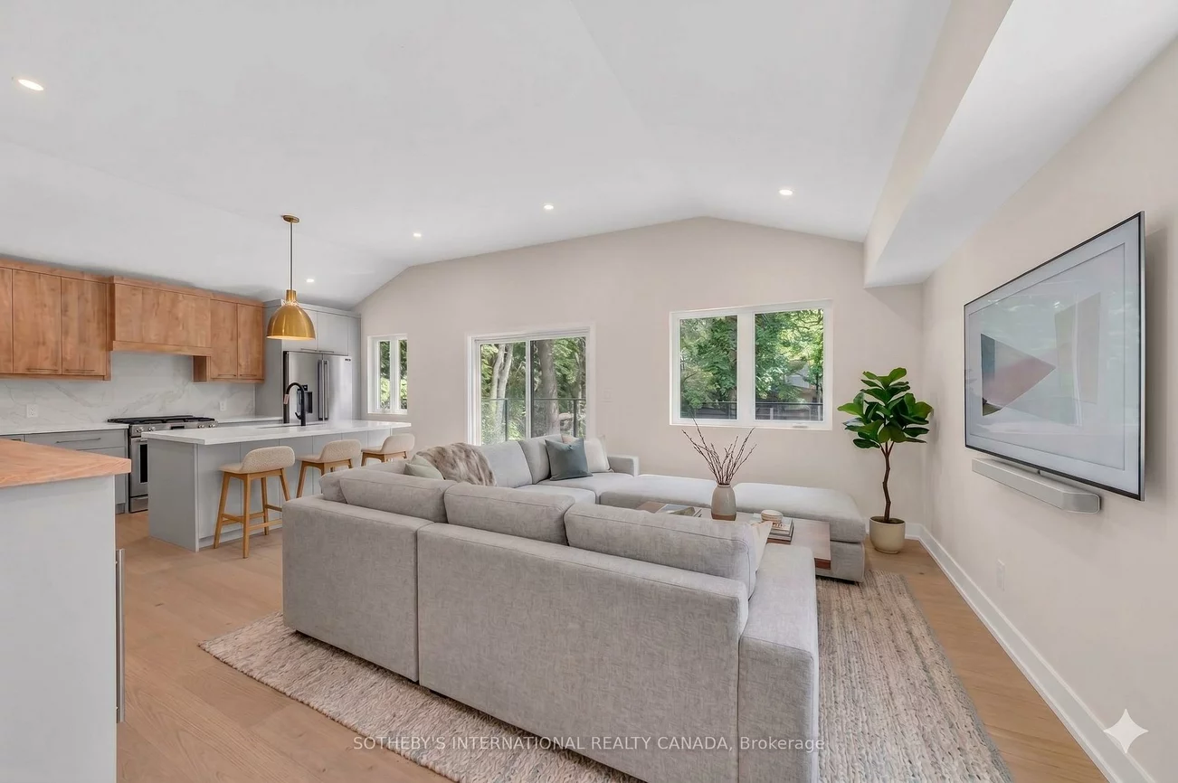 33, Miles, Mimico, Toronto
