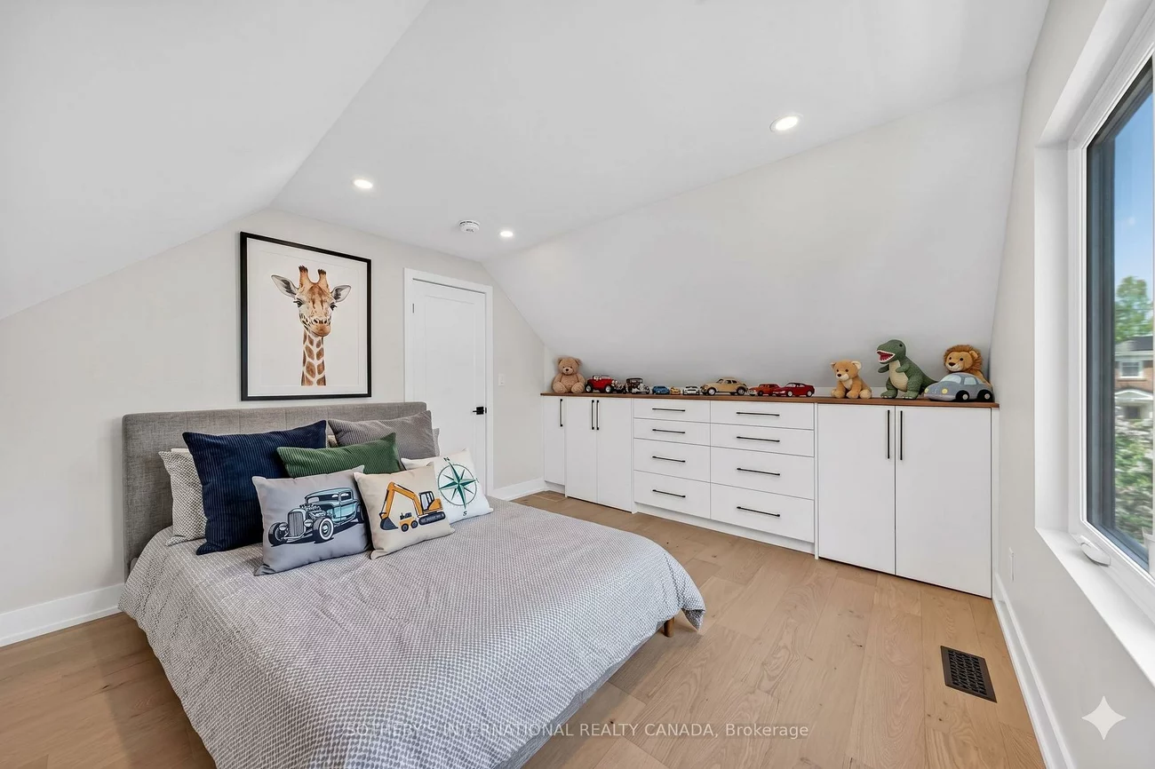 33, Miles, Mimico, Toronto