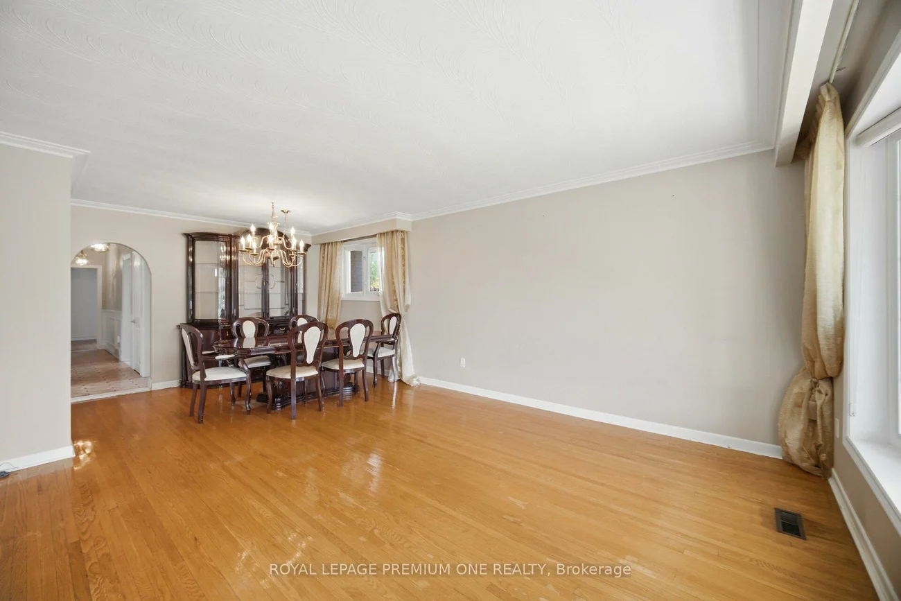 25, Islay, Humbermede, Toronto